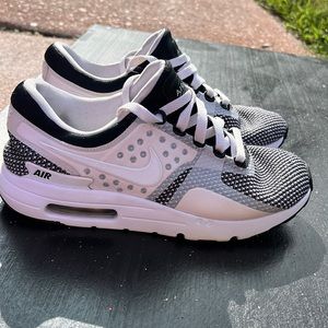 Women’s size 8 Nike